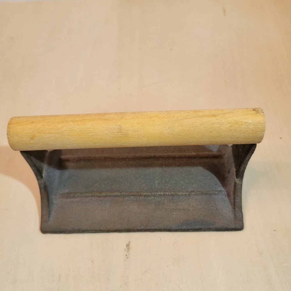 Vintage Cast Iron Bacon Press Pig Design‎ Wooden Handle Kitchen Tool